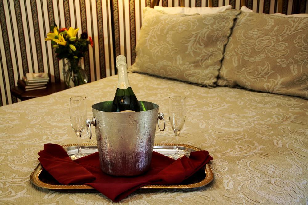 The National Hotel Джеймстаун Екстериор снимка