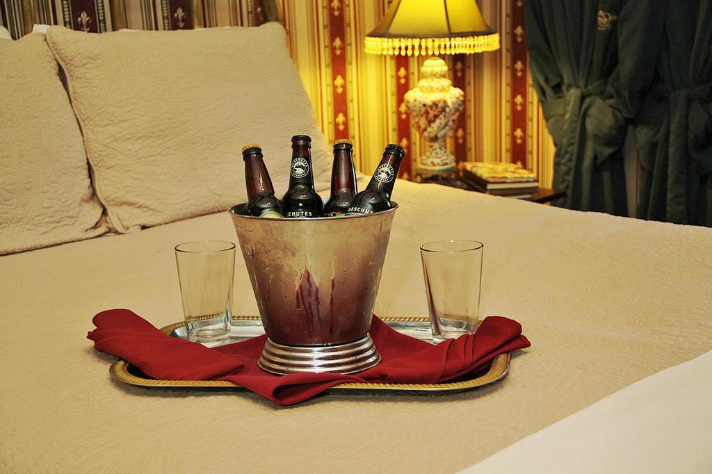 The National Hotel Джеймстаун Екстериор снимка